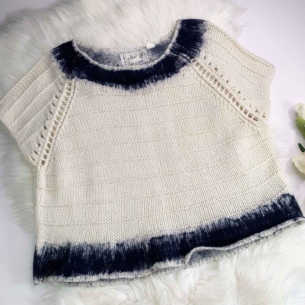 Women's Cream Short-Sleeve Knit Sweater with Black Ombre Trim - Picture 7 of 11